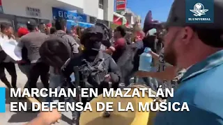 Músicos en Mazatlán protestan ante la prohibición de bandas en la playa