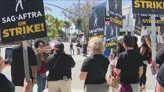 Hollywood strikers rally for unemployment benefits