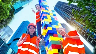 Амелка и Изазов ко ће изградити највећу Лего торањ! | Тинејџијски Изазов!