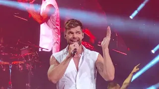 #RickyMartin Live at MSG in NYC, Opens with "The Cup of Life"