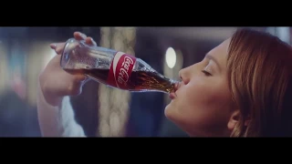 Coca-Cola и Ёлка (певица) – Праздник к нам приходит! (2015)