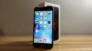 Unboxing a BRAND NEW Sealed iPhone 6 Plus, 8 years Later.