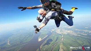 Первый прыжок с парашютом он такой)) #skydivesurgut