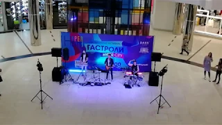 Концерт с кавер-шоу-группой  "Другая Версия" в "HyperCity" (г. Курган)