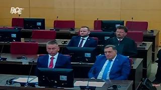 Dodik na optuženičkoj klupi: “Ne razumijem optužnicu”! “Nisam kriv”! “Bole me leđa”!