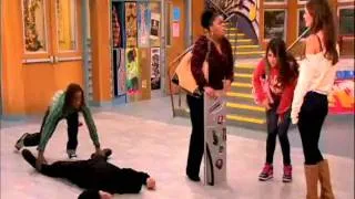 A scene from Victorious with Crazzy Steve