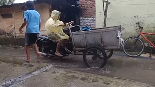 walking in the middle of heavy rain in a densely populated village in Indonesia #rainsounds