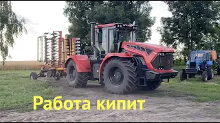Трактор КИРОВЕЦ ДИСКУЕТ за комбайнами!