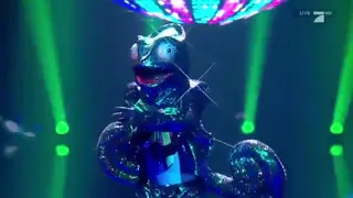 Chameleon performs "Dance Monkey" by Tones and I | THE MASKED SINGER THE CHAMPIONS SEASON 1