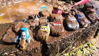 Cars Tomica (minicars) have fallen into the mud. Let's rescue and clean ♪ Car Wash Video