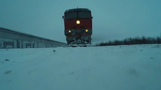 Как-будто лёг на рельсы. Съёмка под поездом. Занесло снегом.