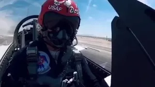 Истребитель F-16 ВВС США. Набор высоты сразу после взлёта 4500 км.