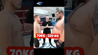 Амбал 220кг ПРОТИВ боксёра 70кг!