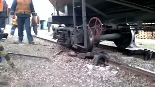 Как вагон ставят на рельсы при сходе - накаточное оборудование - лягушка