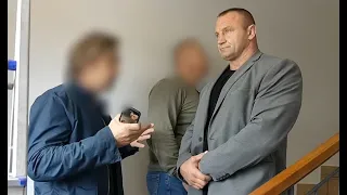 Awantura z PUDZIANEM! Siłą odbił pół hotelu z napakowanymi kolegami. Interweniowała POLICJA