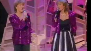 1985 Eurovision - Norway - Bobbysocks! "La det swinge" - BBC Preview Show