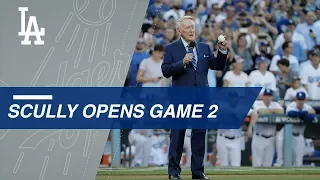 WS2017 Gm2: Scully, Valenzuela, Yeager pump up crowd before Game 2 of the World Series