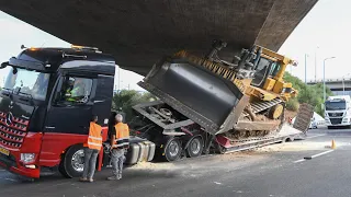 Camiones Destruyendo Puentes | Camioneros derribando puentes con equipo pesado