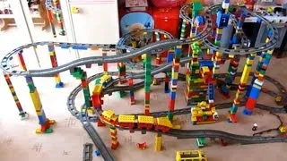 LEGO DUPLO TRAIN on MEGA circuit - Super Buildings Lego City!