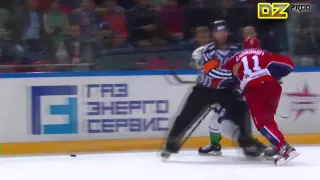 Андронов крушит судью [Hockey Vines]