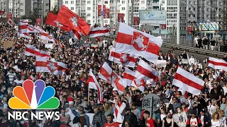 100,000 March Through Minsk Demanding Lukashenko's Ouster | NBC News NOW