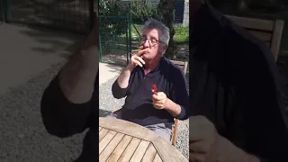 Parodie de Gainsbourg par un benevole handicapé de l Association Lou   Joyeuses fêtes de Pâques🤣