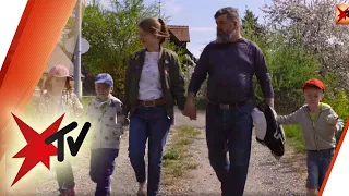 Onkel und Nichte mit Drillingen - Bei Famile Thimm ist (fast) nichts normal | stern TV