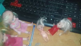 Barbie - have the twins broken their arm?