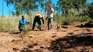 Dia na fazenda foi arrumando a cerca, vimos a nascente que temos na nossa fazenda