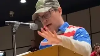 Comedian Trolls Conservatives at School Board Meeting