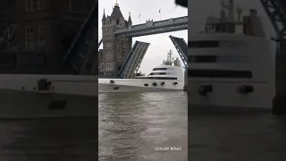 Superyacht is coming through a London Tower bridge #shorts #superyacht