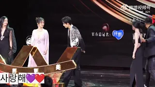 Góc máy chính diện nè #XiaoZhan #YangZi #WeiboNight