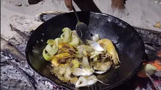 CAMARÃO BRANCO FRITO NA BEIRA MAR. PESCA E PREPARO