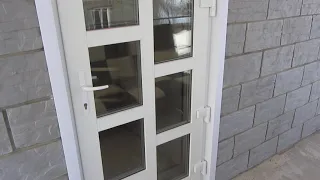 пластиковые  входные  двери