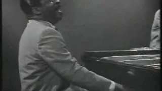 Erroll Garner in London "Honeysuckle Rose"