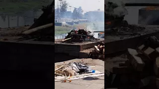 Pembakaran mayat di nepal