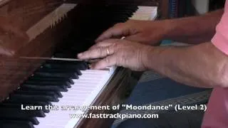 Piano lesson for beginners "Moondance"