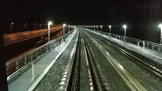 Проезд первого пассажирского поезда по Крымскому мосту