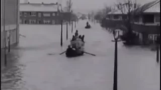1960: Overstroming van Tuindorp Oostzaan in Amsterdam-Noord - oude filmbeelden