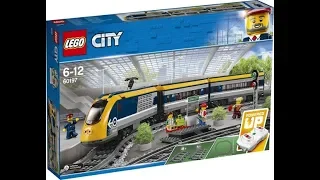 Rijden met de Lego trein door de Lego afdeling.