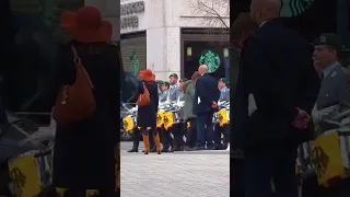 Stabsmusikkorps der Bundeswehr auf dem Weg zum Brandenburger Tor #bundeswehr #german #army #berlin