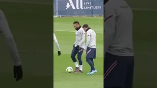 Neymar doesn't share his friends with anyone 🥰🤣