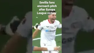 Fans of Sevilla ran into the pitch after winning their 7th UEL trophy #europaleague #football