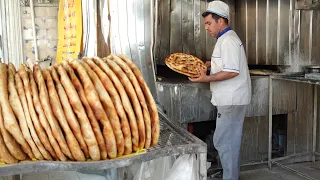 پخت عجیب نان خراسانی.خیلی این نان خوشمزه است/غذا خیابانی ایران