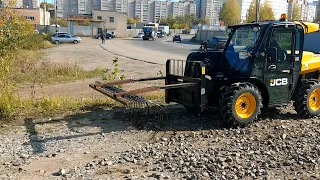 Ремонт дороги из щебня погрузчиком JCB