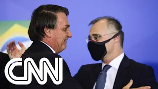 Bolsonaro comemora aprovação de André Mendonça ao STF | LIVE CNN