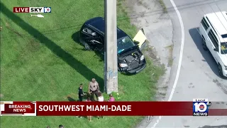 2 children hospitalized following crash in southwest Miami-Dade