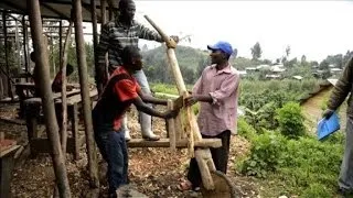 التشوكودو عجلة خشبية تلعب دورا مهما في نقل البضائع في الكونغو