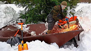 НАХОДКА В ТАЙГЕ! РАСКОПАЛ БУНКЕР. СССР. КОРМИТ.  БЕНЗОРЕЗ, ПИЛА ВСЕ В ДЕЛЕ. ИЗБА. РЫБАЛКА БУДЕТ ВСЕ!