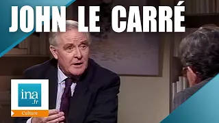 1989 : John Le Carré, invité de Bernard Pivot dans "Apostrophes" | Archive INA